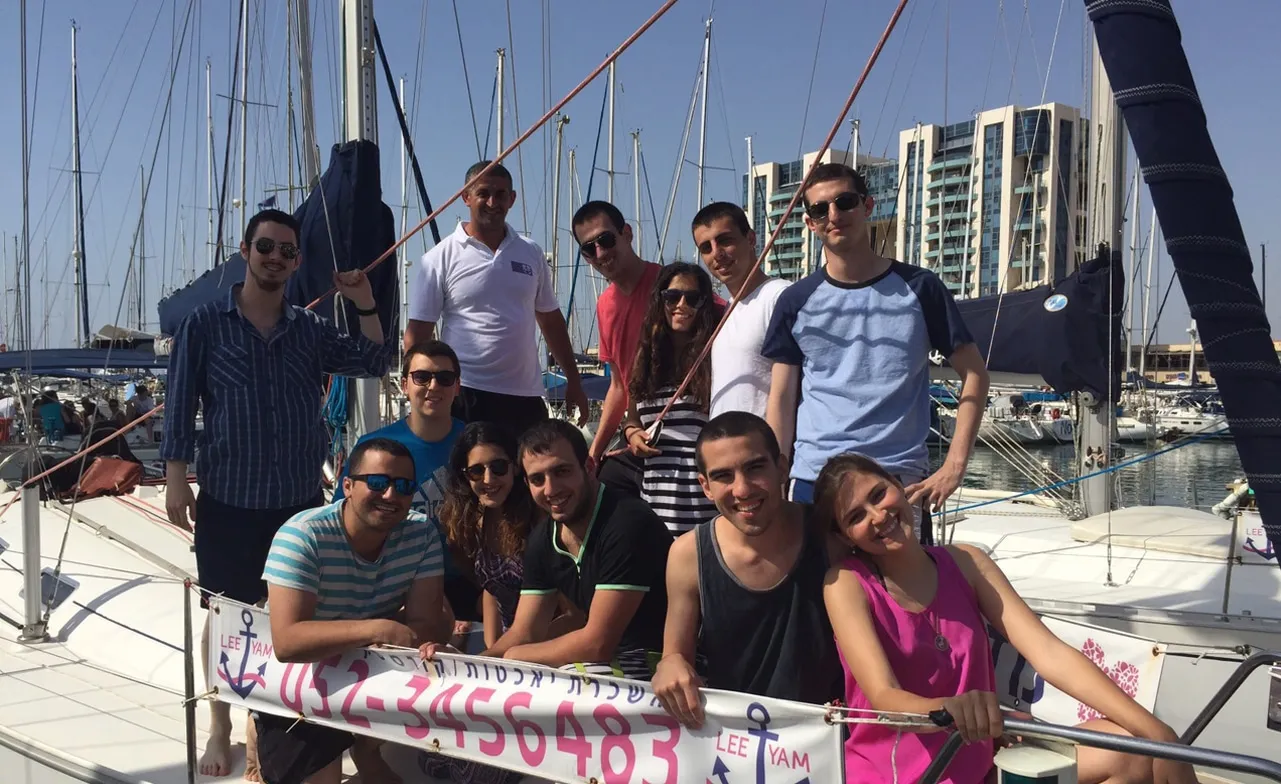 קוקפיט יאכטה בגירה