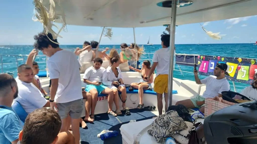 מסיבה על הקטמרן