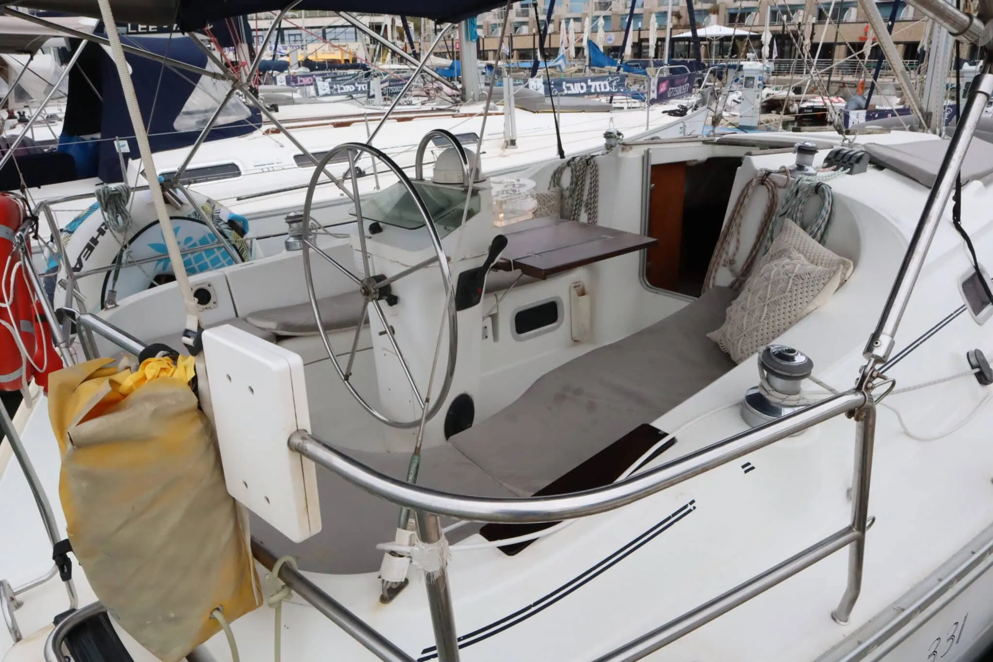 יאכטה לואיז בים