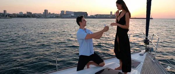 הצעת נישואין מרגשת על יאכטה במרינה הרצליה