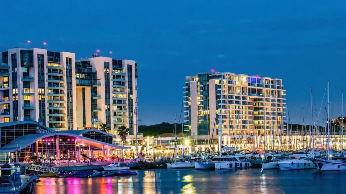 מבט מרחפן על מרינה הרצליה מי ים